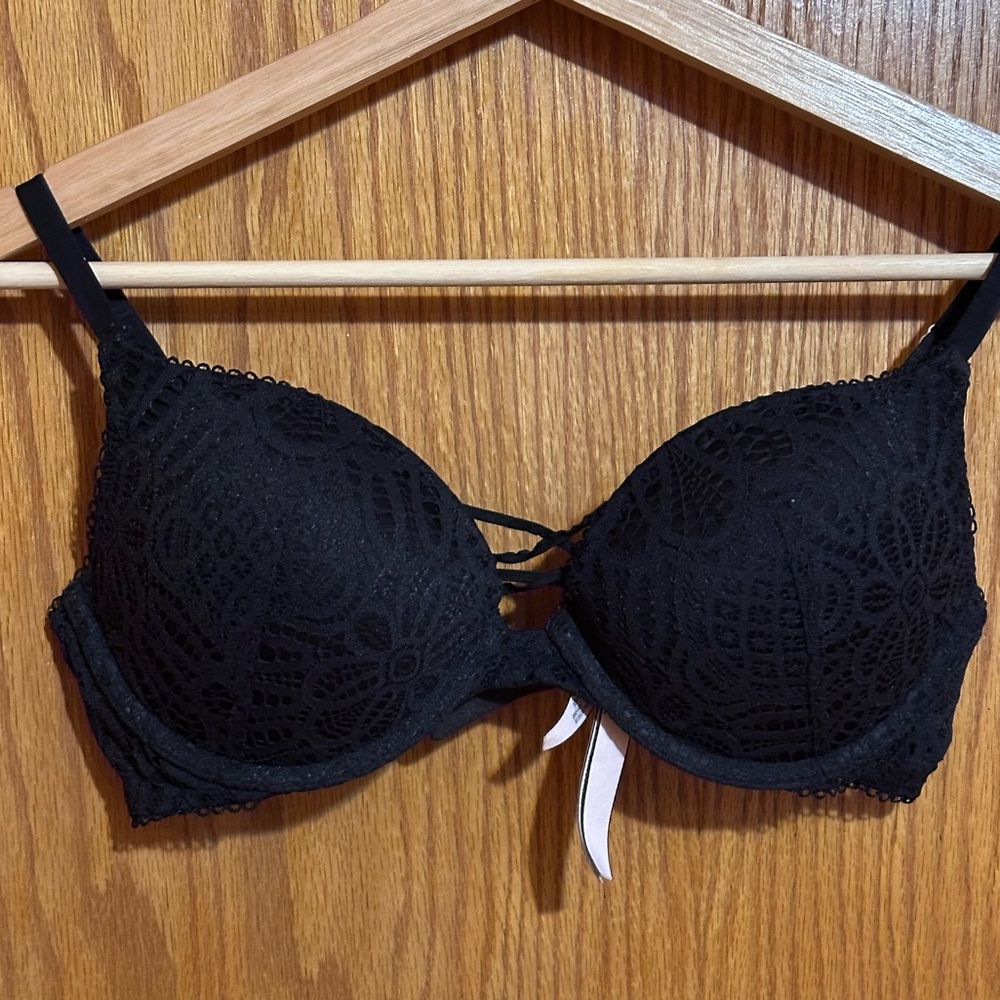 Victoria’s Secret push up bra sz 34C‎ black lacy